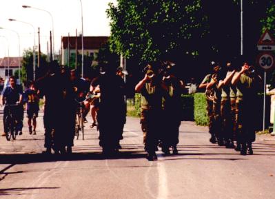 Fanfara dei bersaglieri presenti alla sagra paesana festa contadina giugno 2000